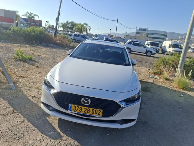מודעת רכב מאזדה 3