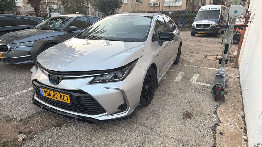 קורולה Sun היברידי אוט׳ 1.8 (98 כ״ס)