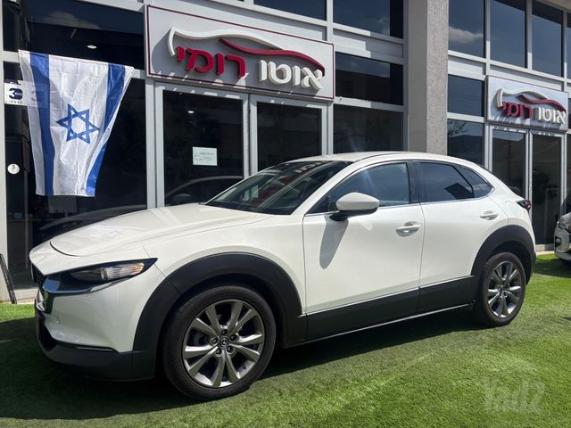 מודעת רכב מאזדה CX-30