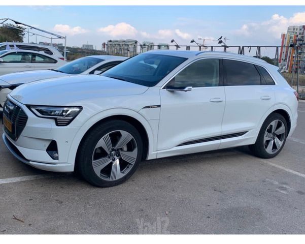 מודעת רכב אאודי E-tron