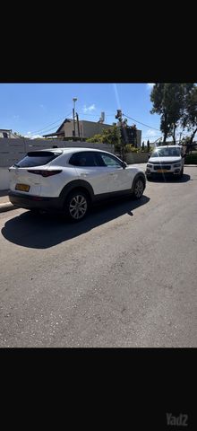 מודעת רכב מאזדה CX-30