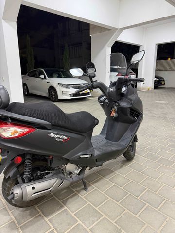 מודעת רכב סאן יאנג JOYRIDE 300