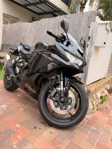 מודעת רכב קאוואסאקי ZX4R