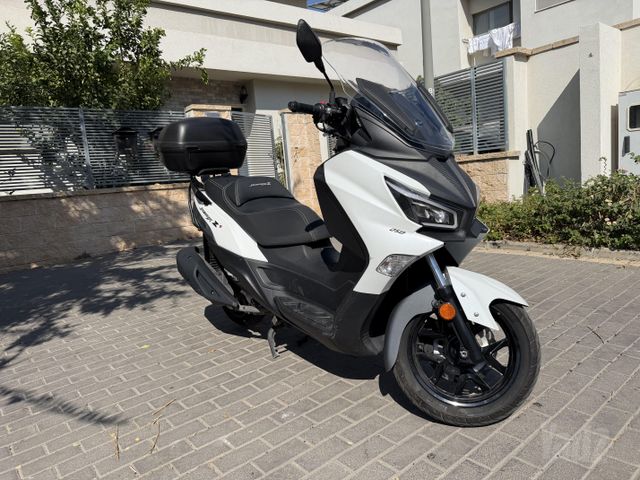 מודעת רכב סאן יאנג ג'וי-מקס Z-250