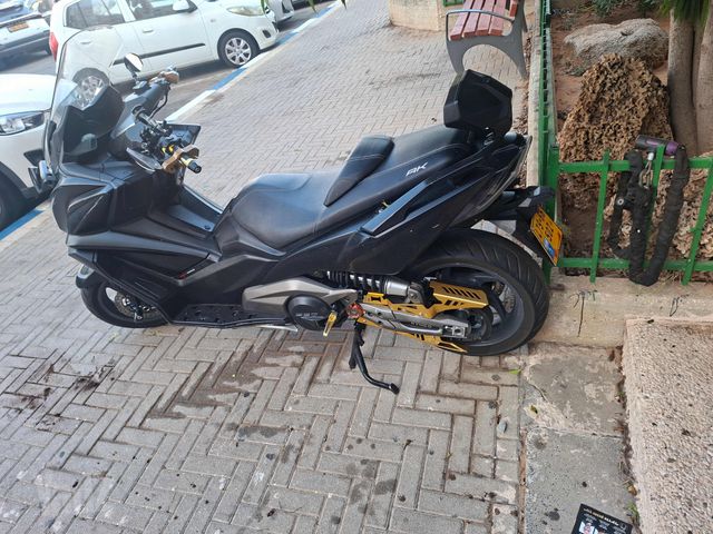 מודעת רכב קימקו AK 550