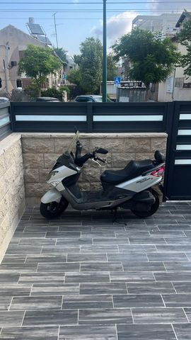 מודעת רכב סאן יאנג ג'וי רייד 200