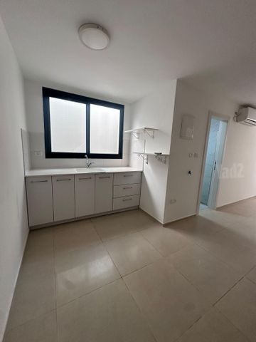 שושנת העמקים 32
