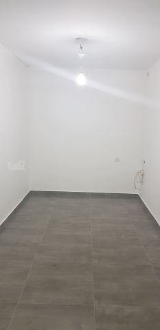 שדרות הקיבוצים 8