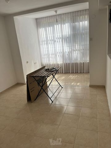 אבן שפרוט 21