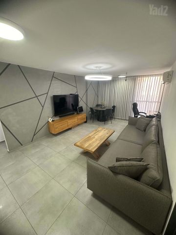 Holon, Israel 4
