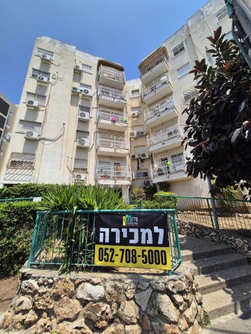 המייסדים 21