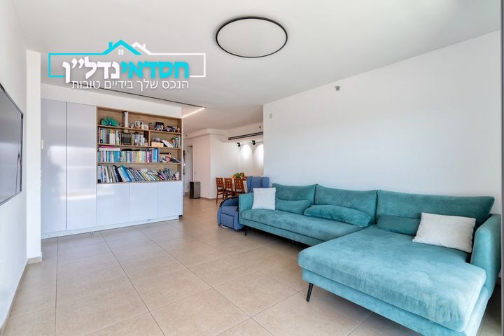 נעמי שמר 