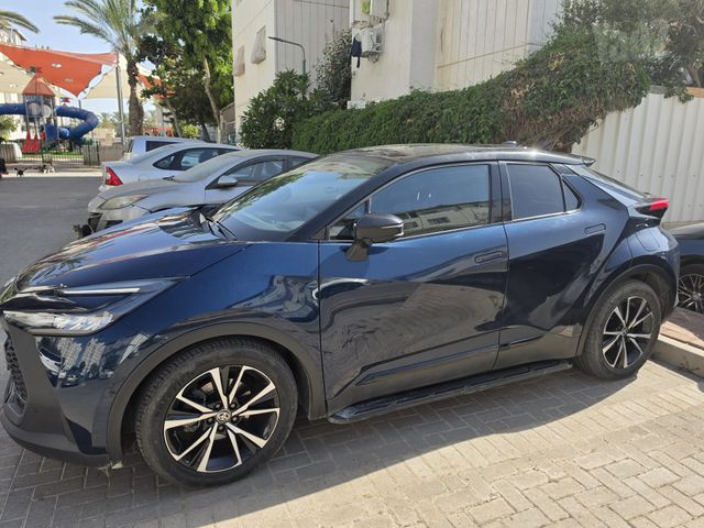 מודעת רכב טויוטה C-HR