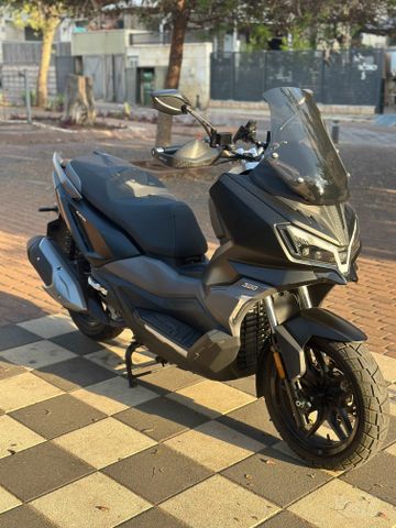 מודעת רכב סאן יאנג ADX 300