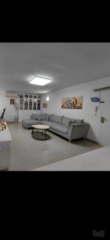 Holon, Israel 3