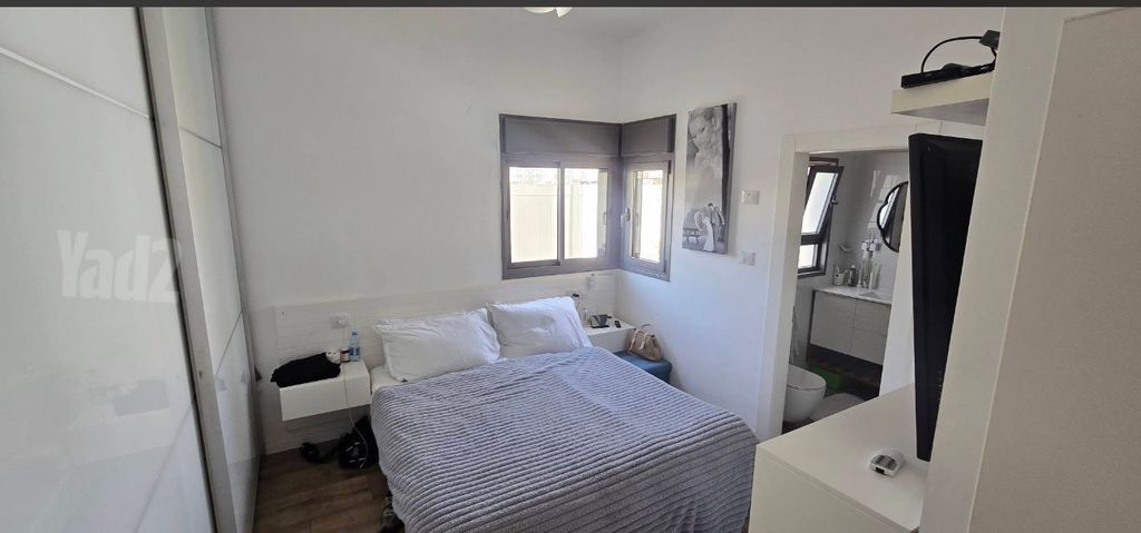 Holon, Israel 7