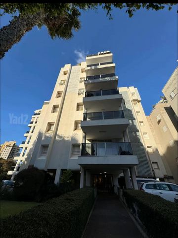 Holon, Israel 9