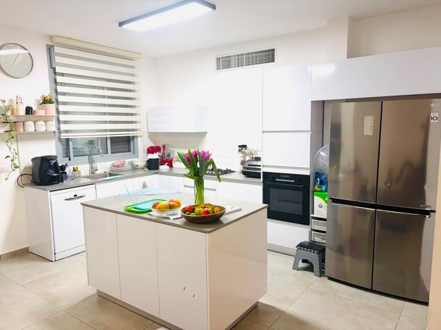 Givatayim, Israel 4
