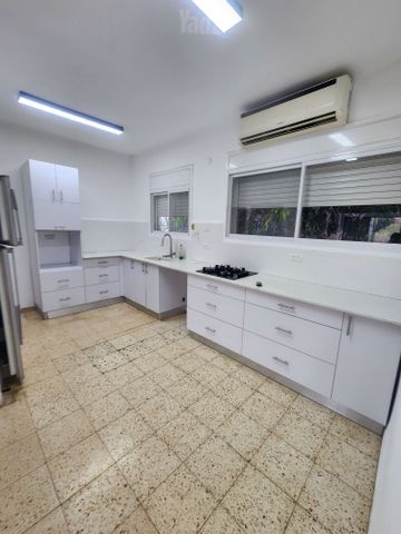 יוכבד 12