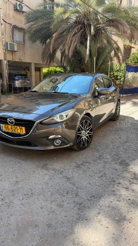 מודעת רכב מאזדה 3