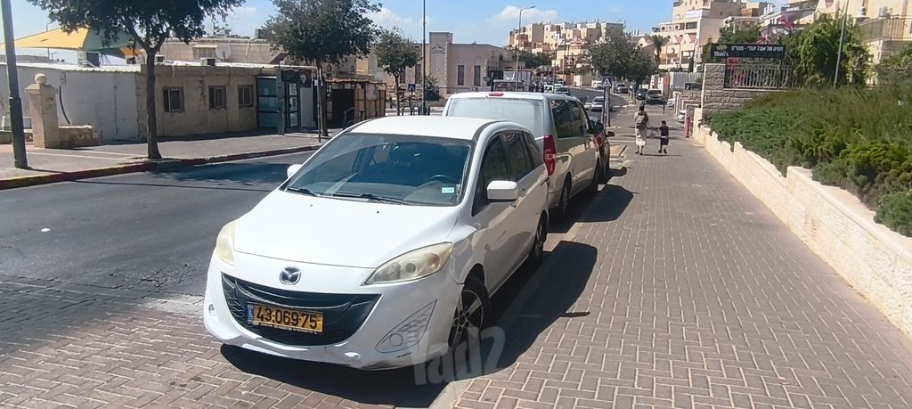 מודעת רכב מאזדה 5