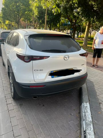 מודעת רכב מאזדה CX-30
