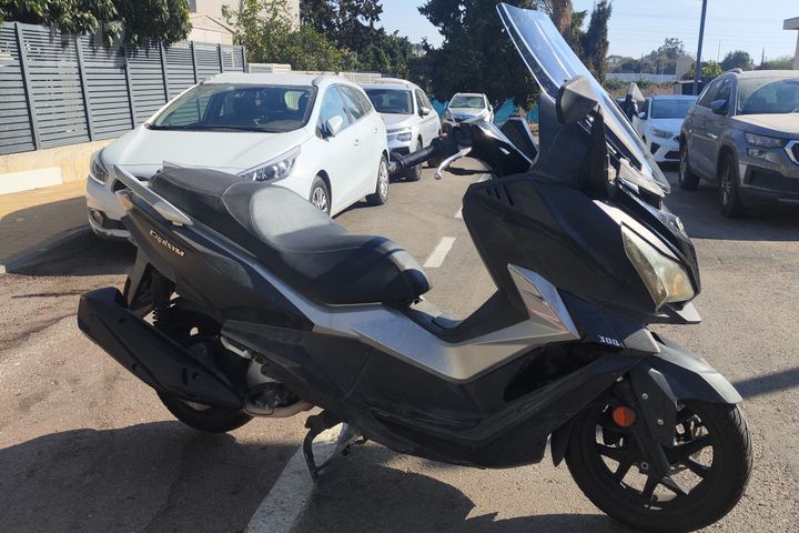 מודעת רכב סאן יאנג קרוזים 300