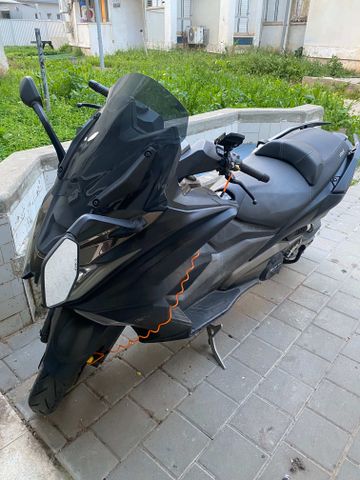 מודעת רכב קימקו AK 550