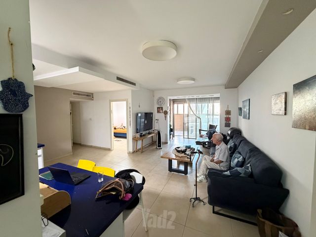 נחליאלי 12