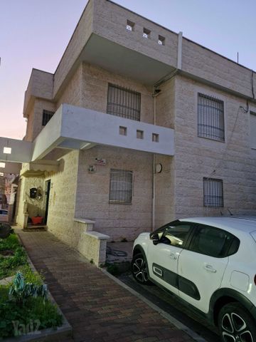 חנוך לוין 10