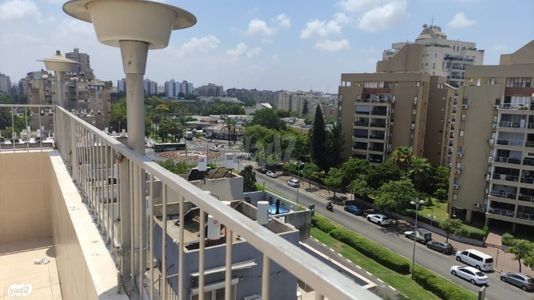Holon, Israel 8