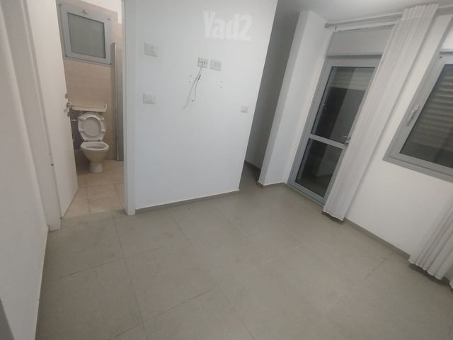 אורנה פורת 25