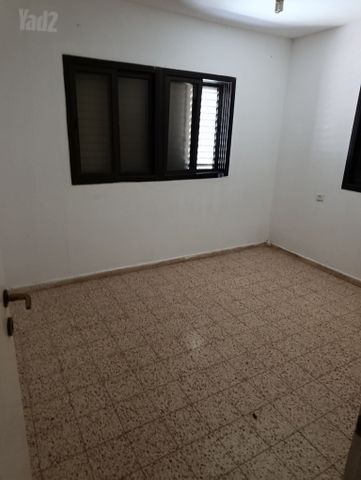 שדרות הראשונים 8