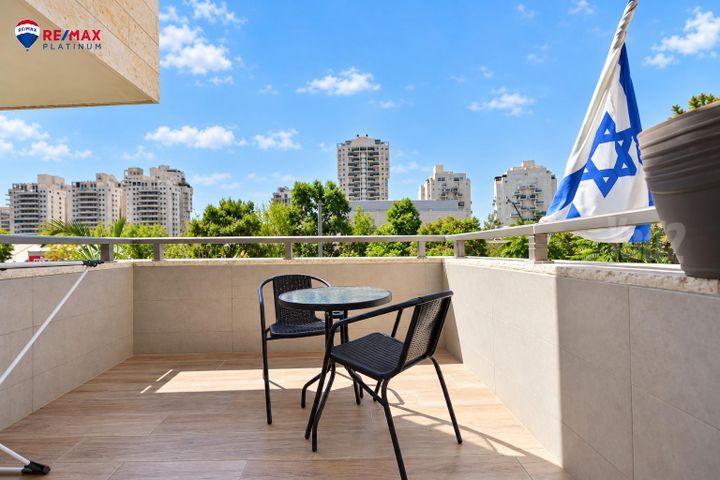 יוני נתניהו 26