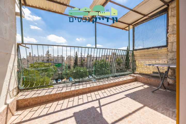 הגננת 218