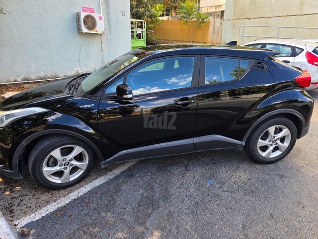 מודעת רכב טויוטה C-HR