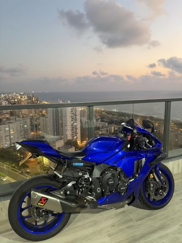 מודעת רכב ימאהה YZF-R1