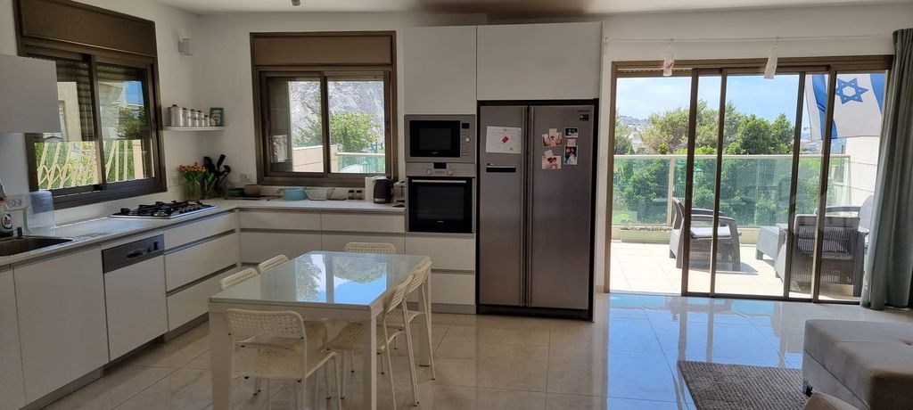 יעקב אורלנד 14