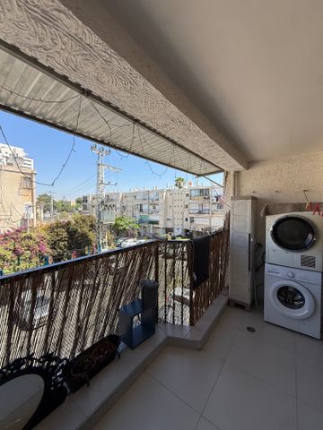 הגיחון 13