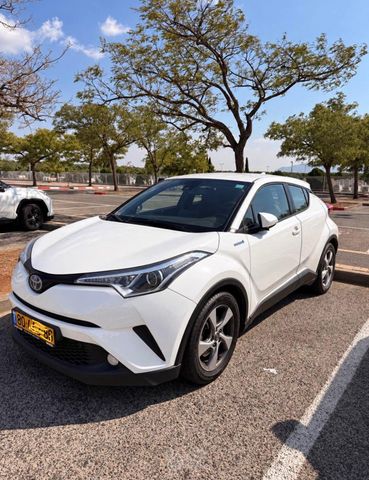 מודעת רכב טויוטה C-HR