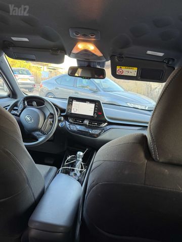 מודעת רכב טויוטה C-HR