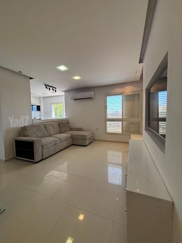 דקר 4