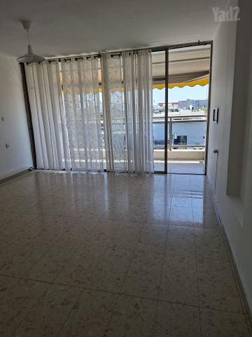 Holon, Israel 4