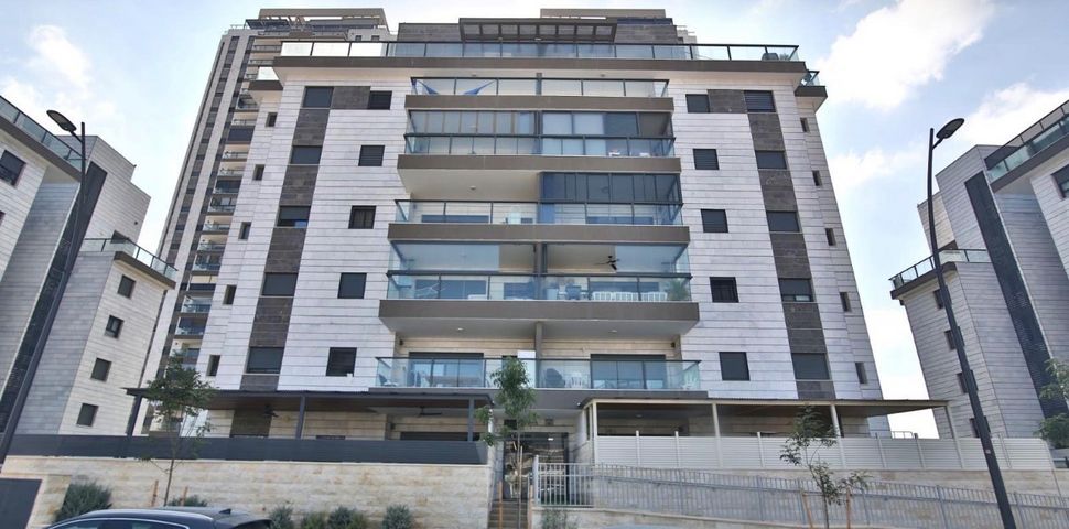נעמי שמר 