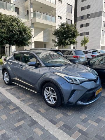 מודעת רכב טויוטה C-HR