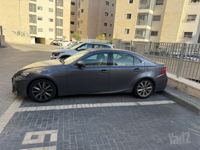 מודעת רכב לקסוס IS