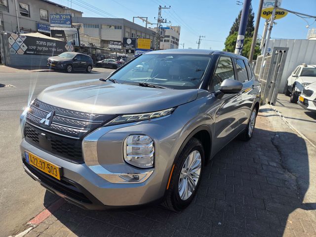 אאוטלנדר Executive אוט׳ 2.5 (181 כ״ס)