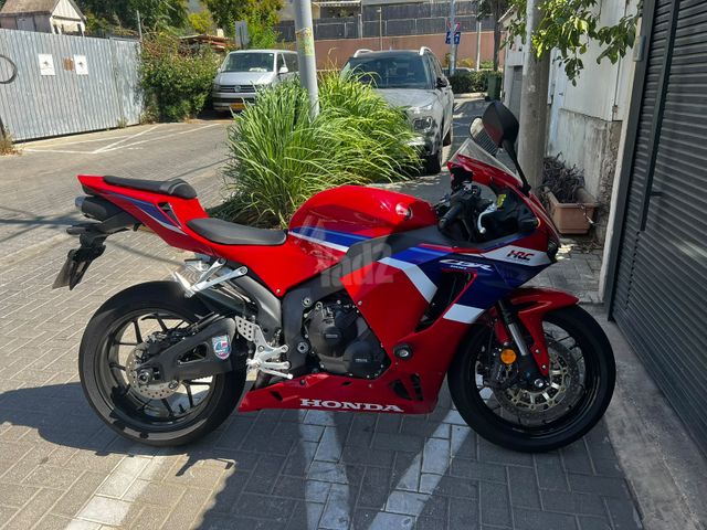 מודעת רכב הונדה CBR600RR