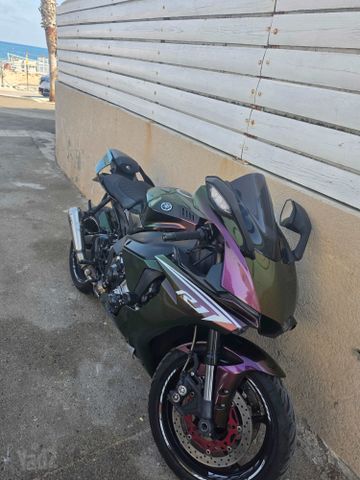 מודעת רכב ימאהה YZF-R1