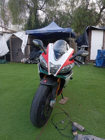 מודעת רכב אפריליה RSV4R